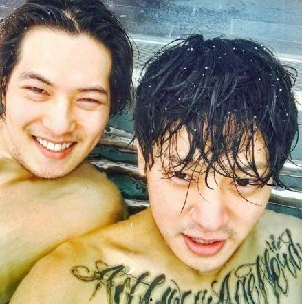 恐龙睡衣成人男帅哥视频,恐龙睡衣成人男帅哥的奇幻夜