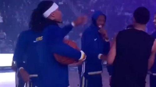 成人搞笑热身视频,轻松开启欢乐时光