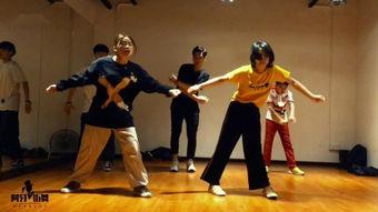 成人街舞课怎么热身视频