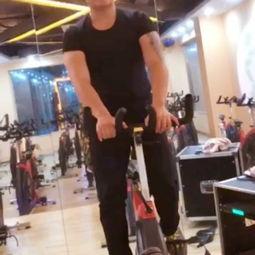 成人敲桌子手势舞视频,一起敲响桌子的节奏