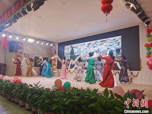 成人跳藏族舞视频,跟随视频领略民族风情