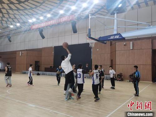 成人跳藏族舞视频,跟随视频领略民族风情