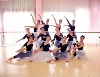 热身舞蹈成人慢动作视频,慢享生活——成人慢动作热身舞蹈视频赏析